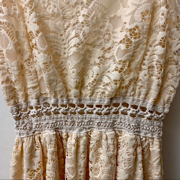 cream colored lace dress - Picture 4 of 5